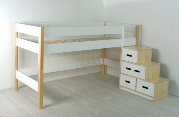 Baby bed with ladder-drawers