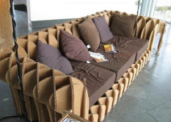 Corrugated soffa
