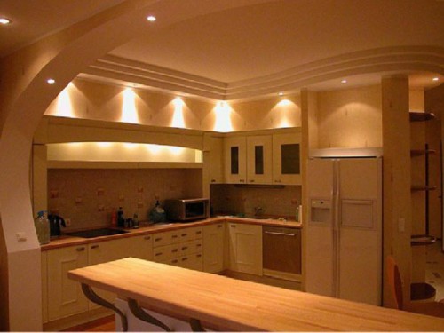 Two-level ceiling in the kitchen