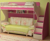Kızlar için odada güzel ve konforlu mobilya
