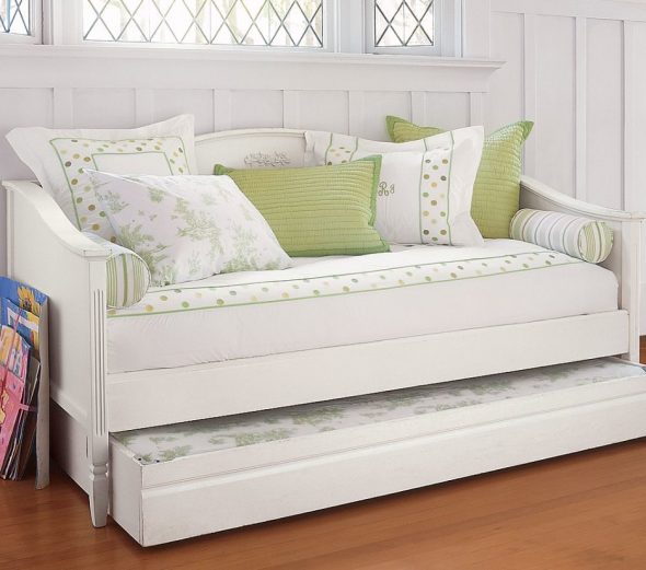 İlave yataklı güzel beyaz kanepe