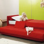 Červená výstupní postel pro dívky