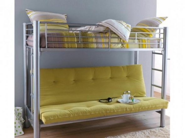 Loft bed mula sa Ikea na may sofa sa silong