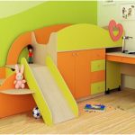 Loft bed na may slide at pull-out table