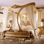 Barokowe łóżko z baldachimem