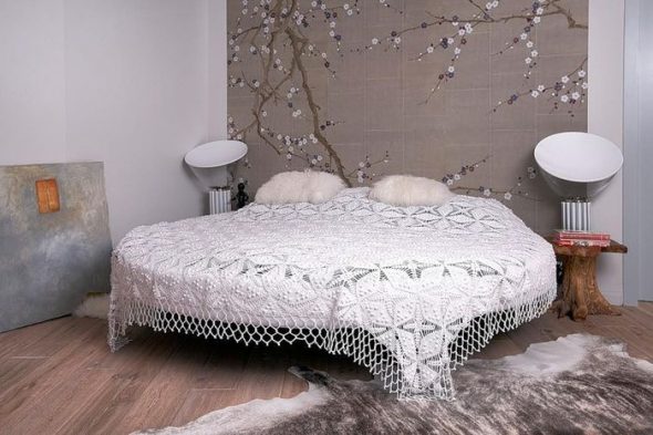 Round bed with lace cloak