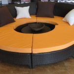 Round rattan sofa para sa relaxation