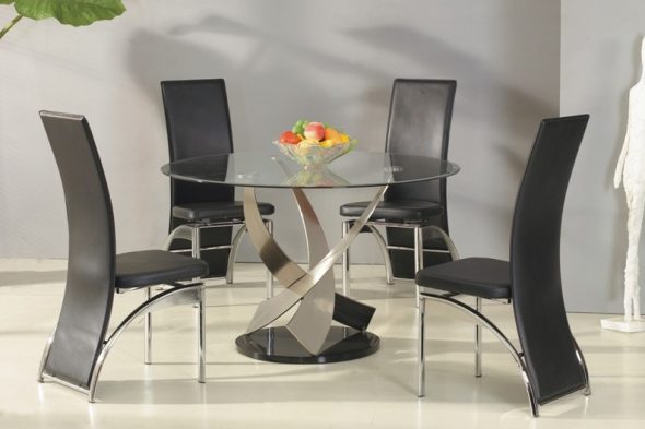 Kulatý skleněný stůl pro stylovou kuchyni