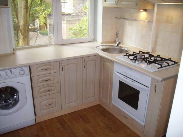 Kitchen Birch with built-in appliances