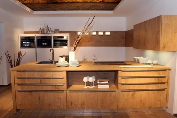Cucina fatta di legno con le tue mani