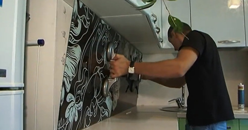 Pag-install ng mga kitchen apron panel
