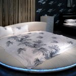Miękkie okrągłe łóżko ze światłem