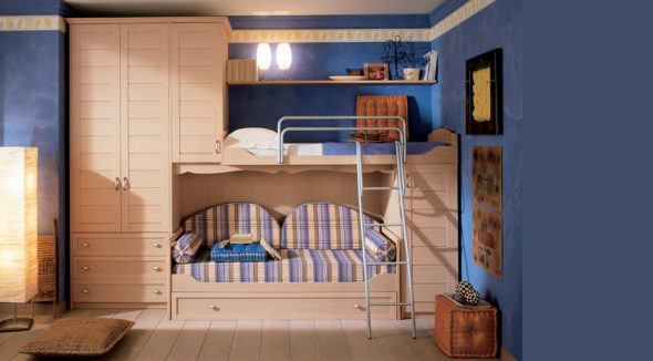 Unusual bunk bed built into a niche