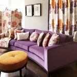 Orange and purple for a cozy and bright room