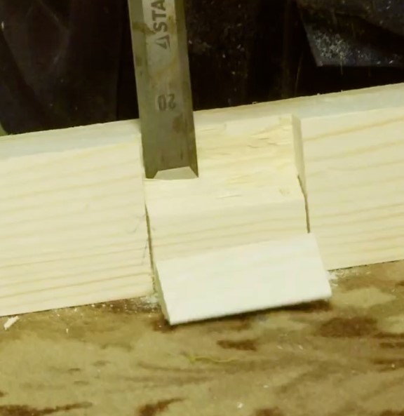 grooves for mounting crossmembers