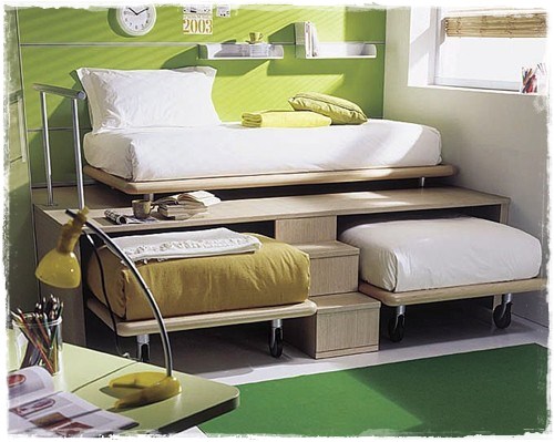 Placing three cots in a small space
