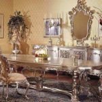 Luksuriøs gæstelounge med et stort bord