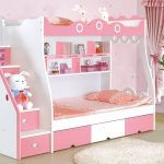 Růžová loftová postel pro dvě dívky