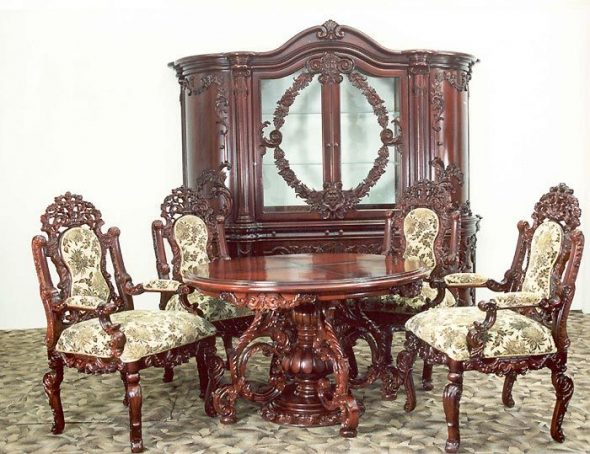 Elegant Italian Baroque Furniture