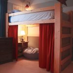 Loft-style bedroom para sa isang may sapat na gulang