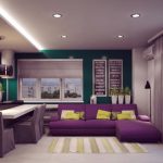 Stilingas kambarys su violetine sofa
