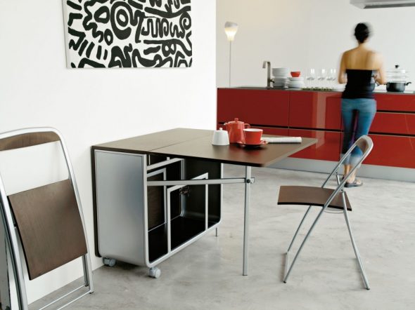 Table-cabinet sa mga gulong para sa kusina sa modernong estilo