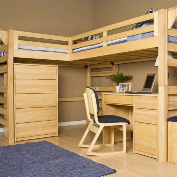 Wygodne drewniane łóżko na poddaszu zrób to sam