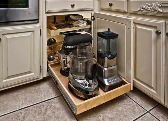 Convenient retractable system for kitchen appliances