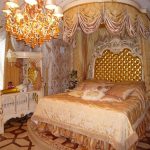 łóżka dla dorosłych i dzieci w barokowym wnętrzu