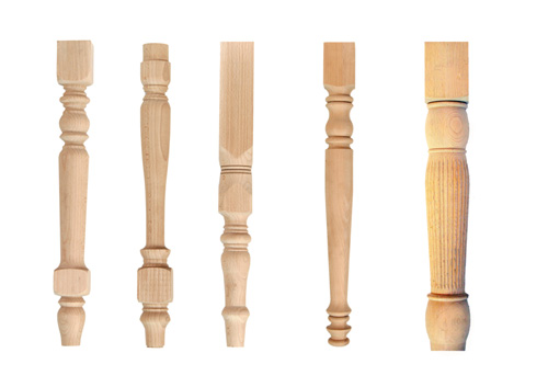 Rzeźbione nogi z drewna