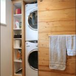 Trä garderob för badrummet