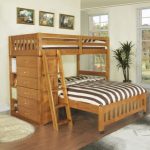 Bunk bed na may double bed para sa mga bata at matatanda