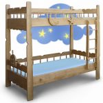 Funkcjonalne, wygodne łóżko wykonane z litego drewna