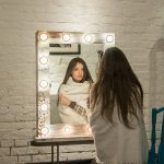Loft-style room na may make-up mirror