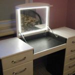 Beautiful dressing table with ice-light do it yourself