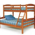 Łóżko z dwóch poziomów o różnych szerokościach