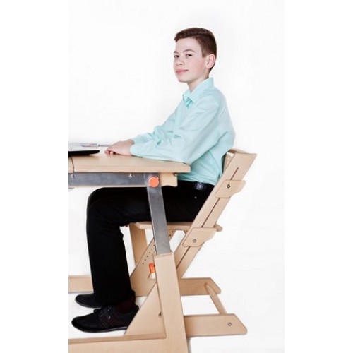Rosnące biurko i rosnące krzesło do przekształcania