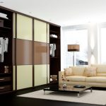 Sliding wardrobe in beige and brown tones