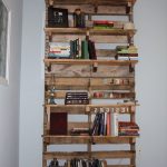 Rack för lagring av böcker och olika små saker med egna händer