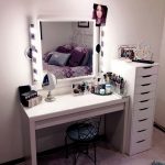 Dressing table with mirror and high pedestal