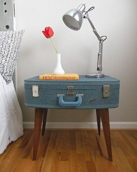Nightstand do-it-yourself mula sa vintage suitcase