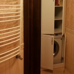 Built-in na closet na may nakatagong washing machine