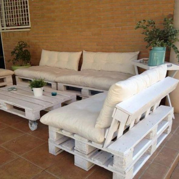 White sofa of pallets