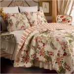 Cvjetni tekstil u unutrašnjosti spavaće sobe