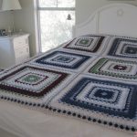Two-color pattern for bedspread