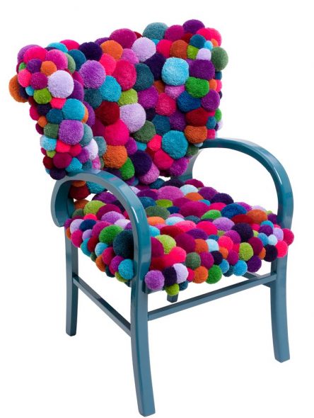 Soft seat of pompons