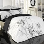 Very cute bedspread with a gentle monochrome image.