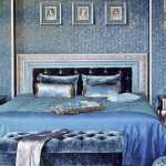 Miegamojo lovos mėlyna spinta