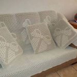 Bedspread and pillows na may pattern ng fillet