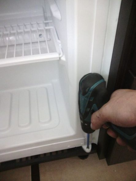 تركيب واجهات على الثلاجة المدمجة